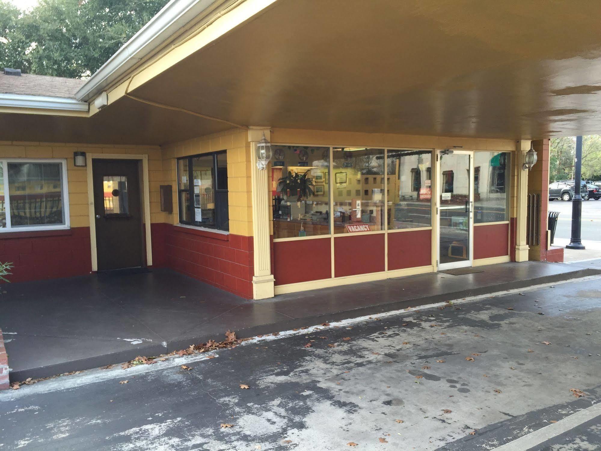 Gainesville Lodge Exterior photo